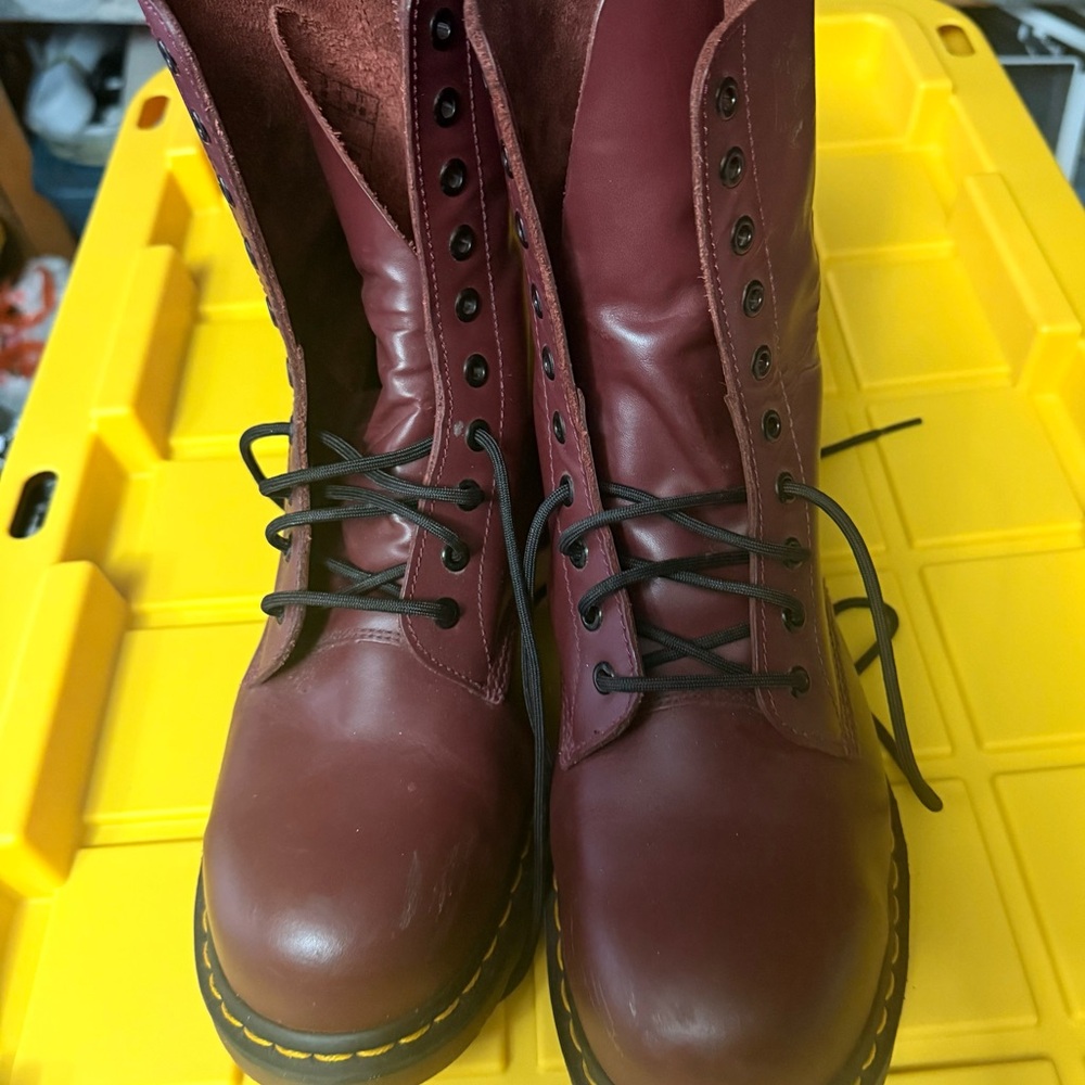 Dr. Martens Burgundy Leather Boots- Skull and Angel Wings rare- 11M #11587 - Picture 3 of 12